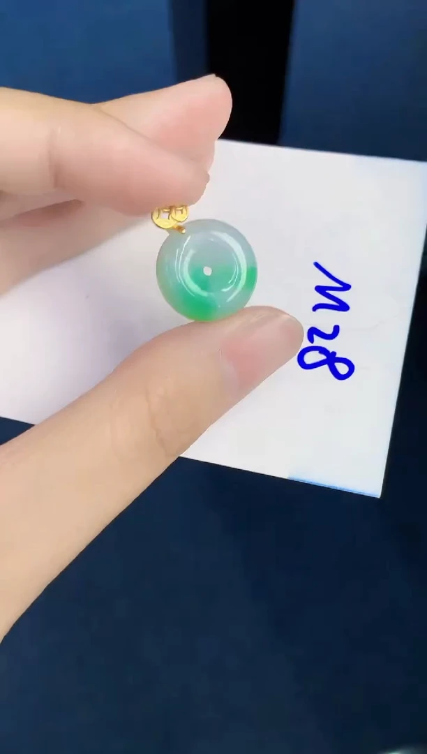 翡翠未镶嵌颈饰天然翡翠緬甸A貨