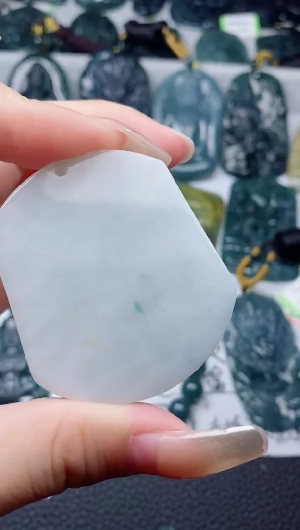 翡翠未镶嵌颈饰多样性一件随机发货