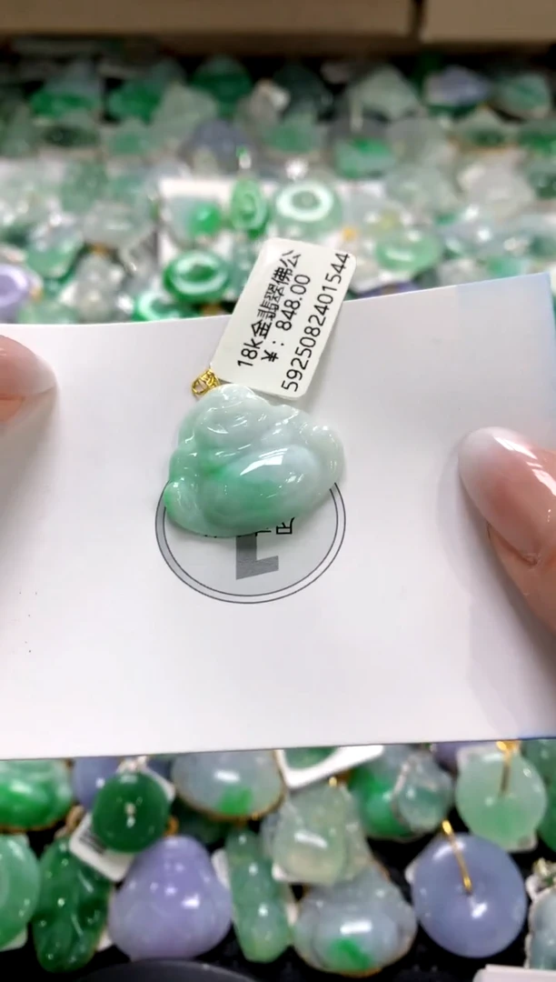 颈饰18K金镶嵌翡翠1111111111111111