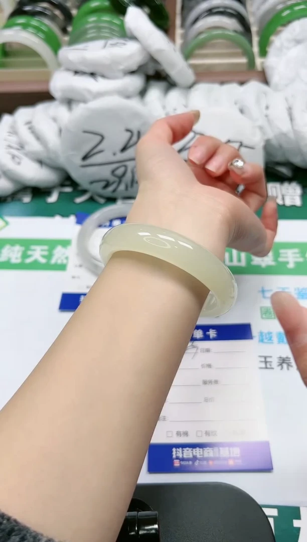 【闪购商品】石英质玉手镯未镶嵌K239-53/65