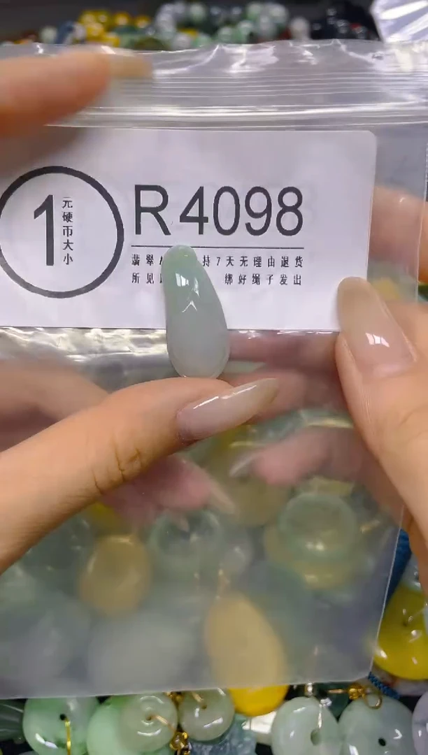 颈饰未镶嵌翡翠/ R /翡翠A货，一件也是批发价