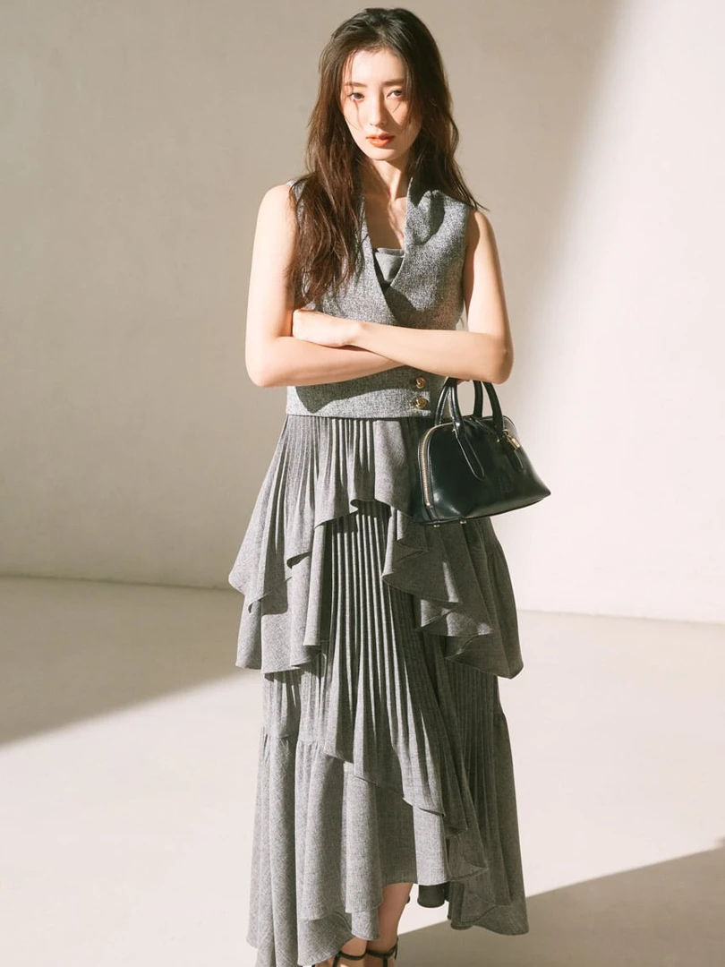 【FaFa】日系 S 不规则荷叶边百褶蛋糕吊带连衣裙FA508-001