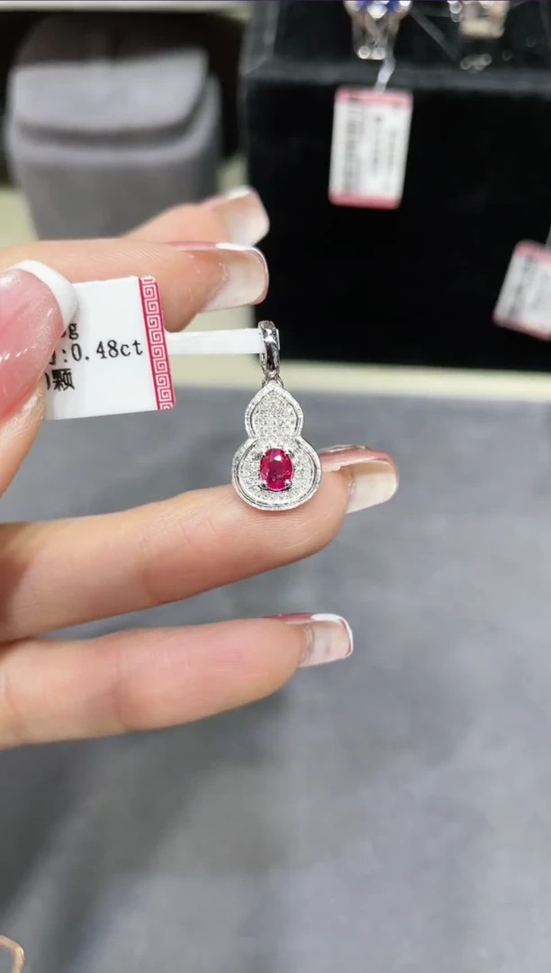 18K金镶嵌红宝石吊坠