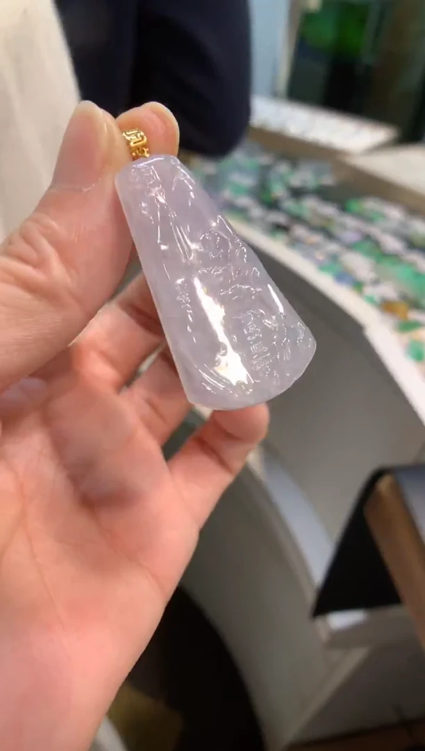 颈饰18K金镶嵌翡翠山水牌