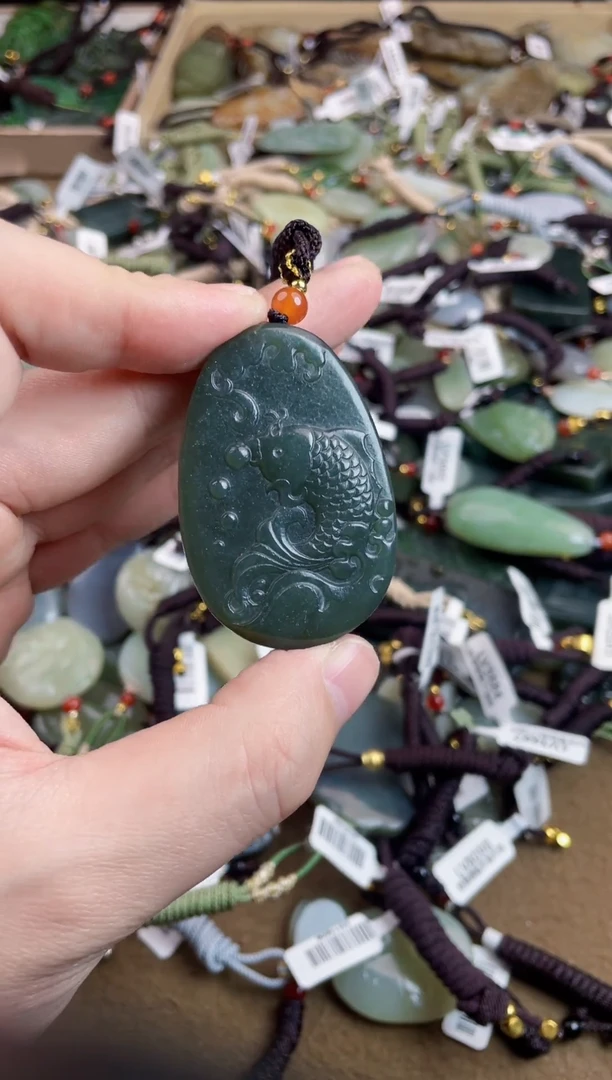 颈饰未镶嵌和田玉1