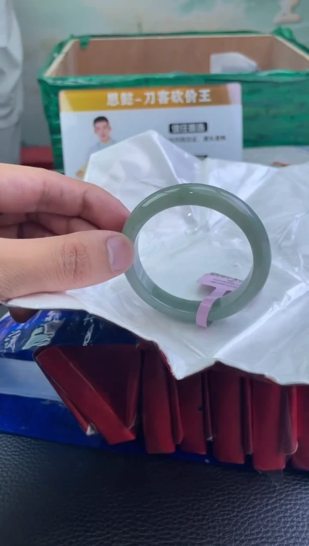 翡翠手镯未镶嵌8翡翠手镯