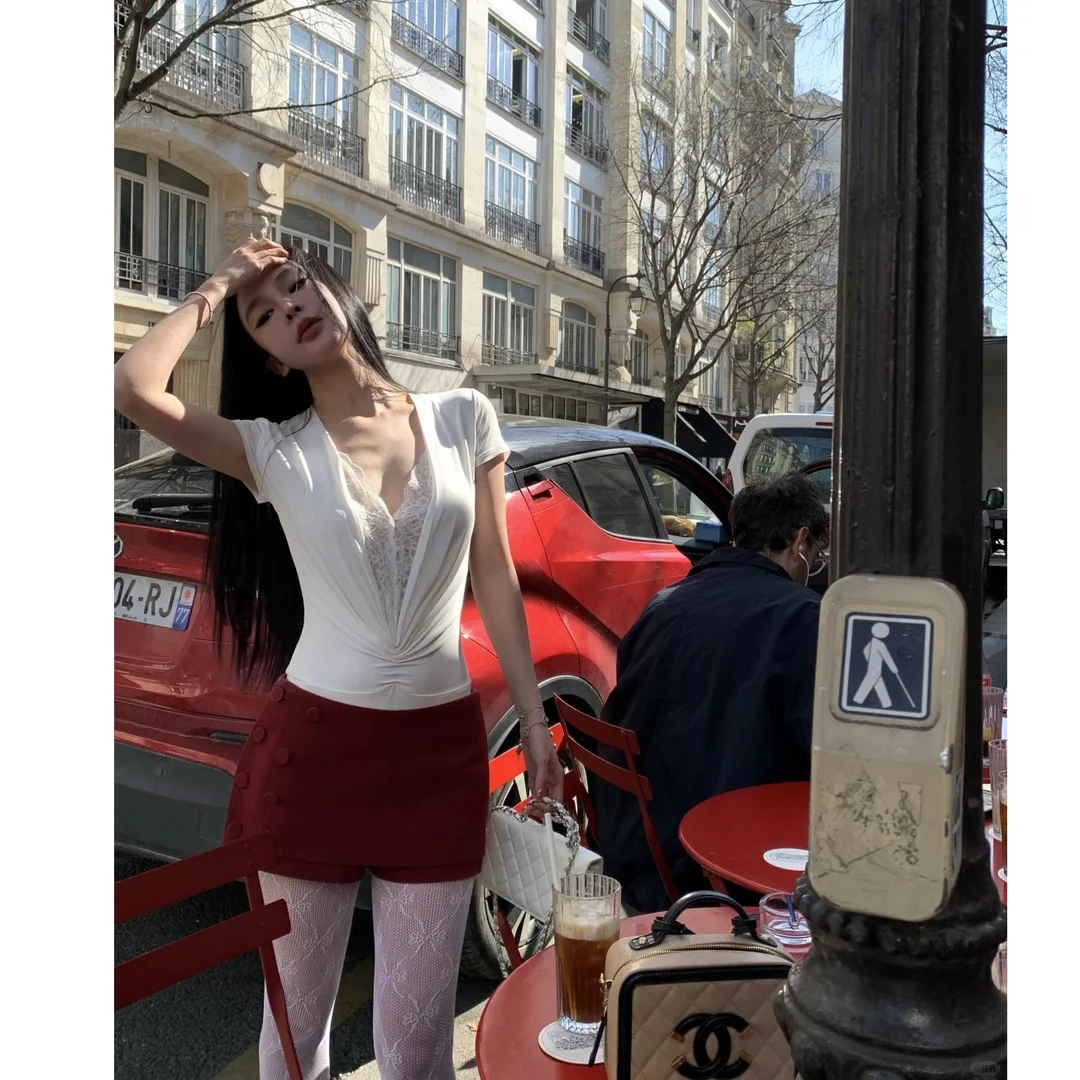 2025春夏新款蕾丝拼接正肩T恤百搭显瘦v领连体衣高腰显瘦短裤套装