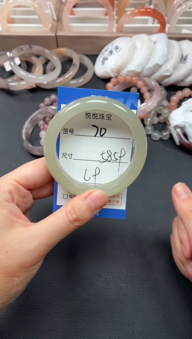 未镶嵌手镯石英质玉70