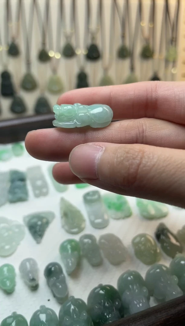 颈饰未镶嵌翡翠下单随机发