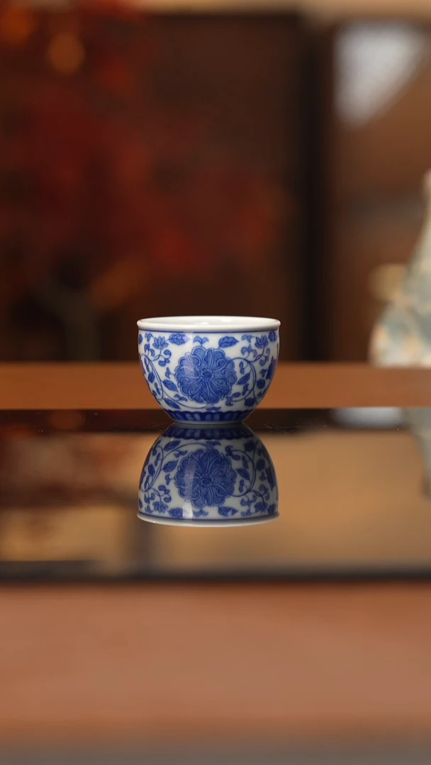 杯看山柴窑青花缠枝