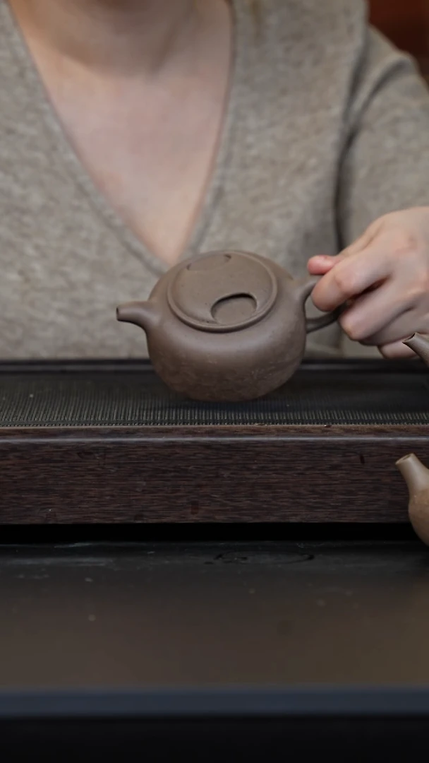 【闪购商品】紫砂茶壶鲨皮青刻绘牛盖莲子