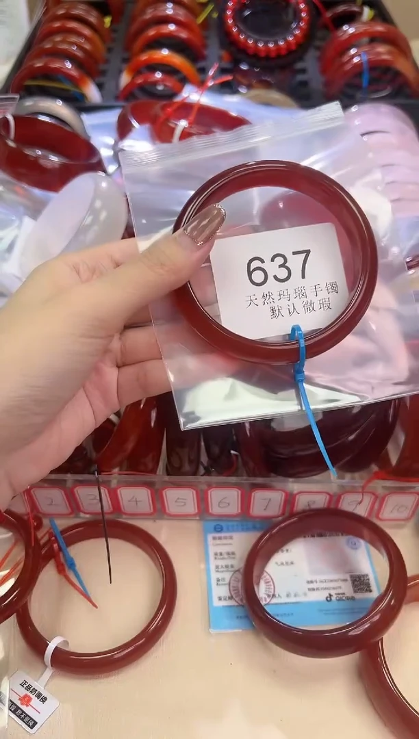 玛瑙/玉髓手镯未镶嵌62圈口*637