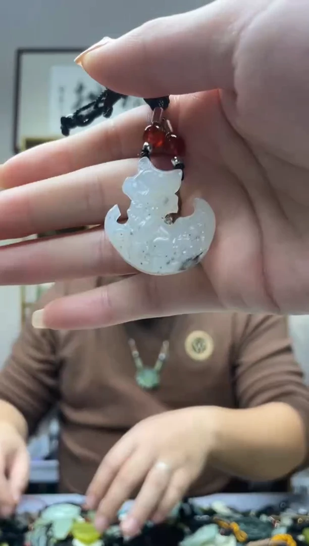 未镶嵌岫玉吊坠·