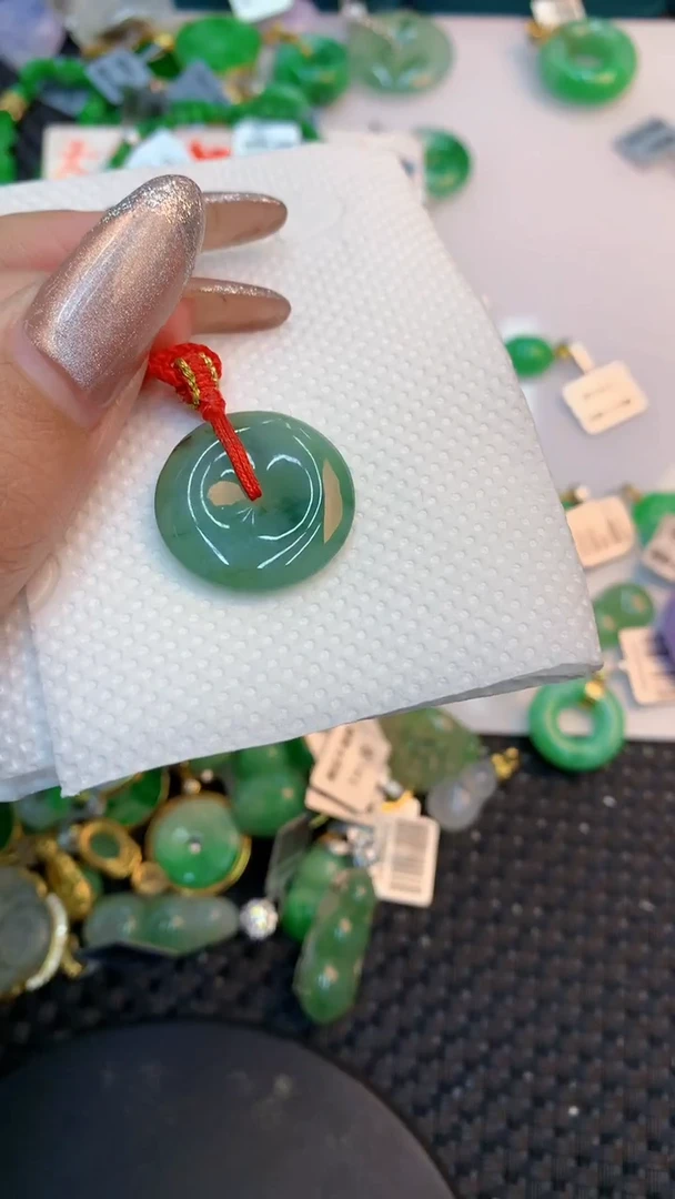 颈饰未镶嵌翡翠1