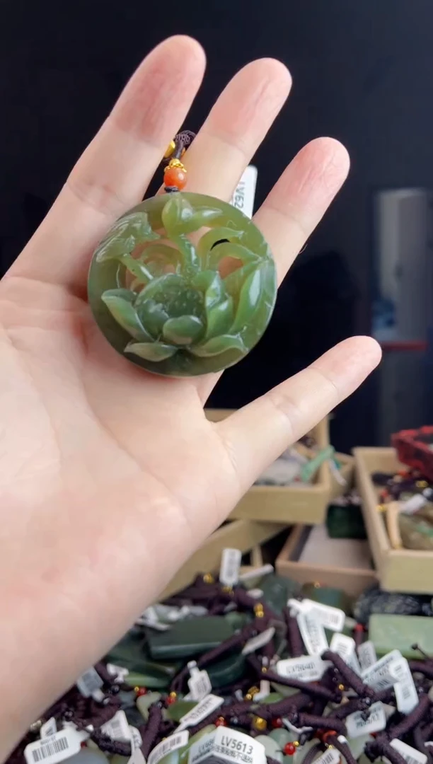 颈饰未镶嵌和田玉1