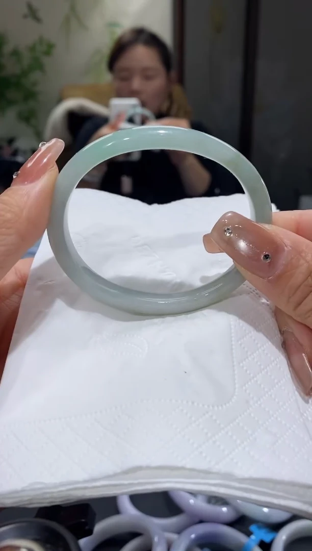 未镶嵌手镯（贵妃镯）翡翠圈口52-53