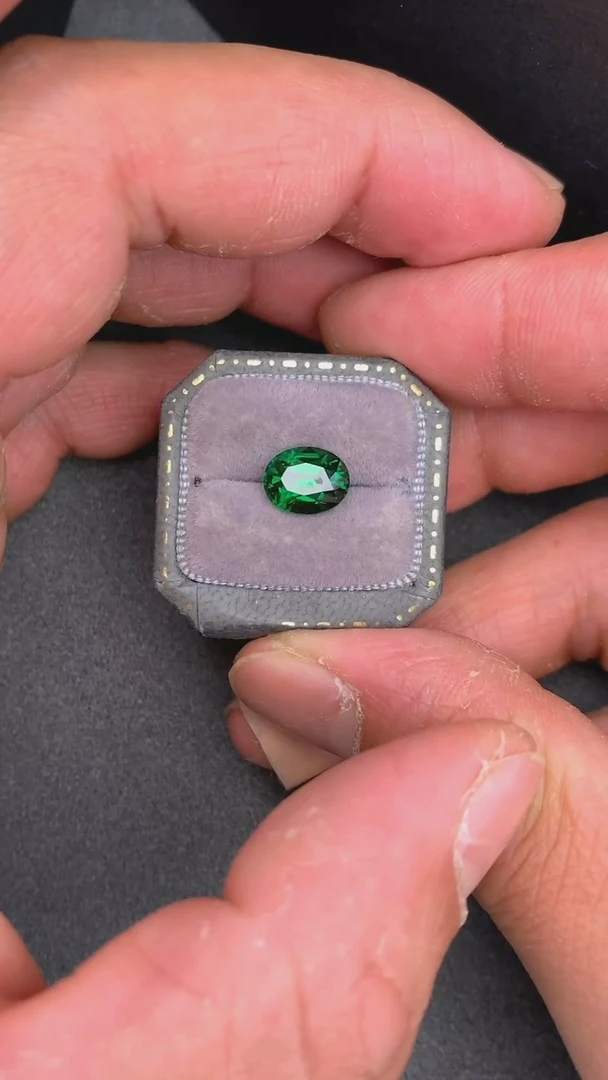 【闪购商品】石榴石（沙弗莱）裸石未镶嵌3.03克拉