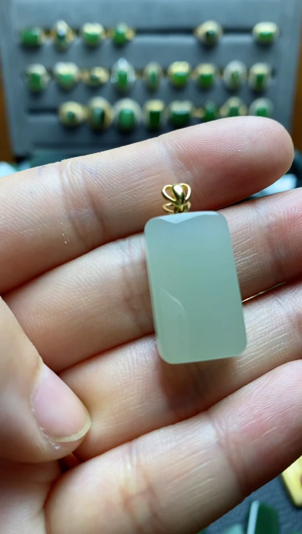 【闪购商品】和田玉吊坠18K金镶嵌吊坠