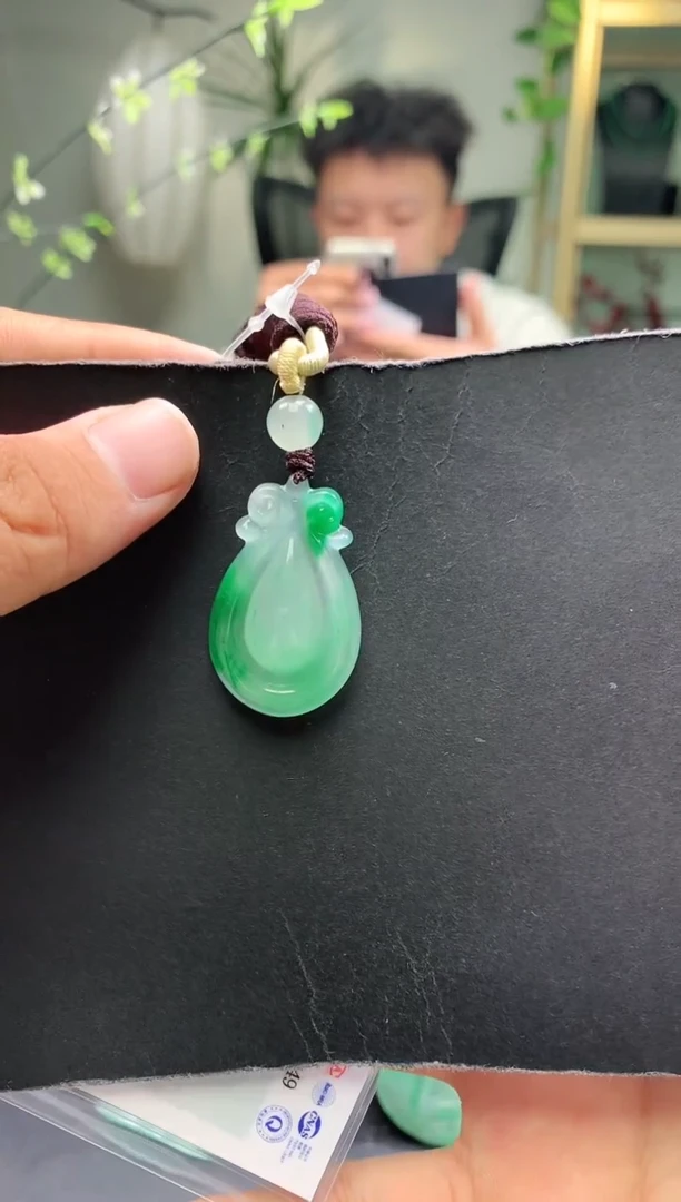 未镶嵌水滴石英质玉水滴