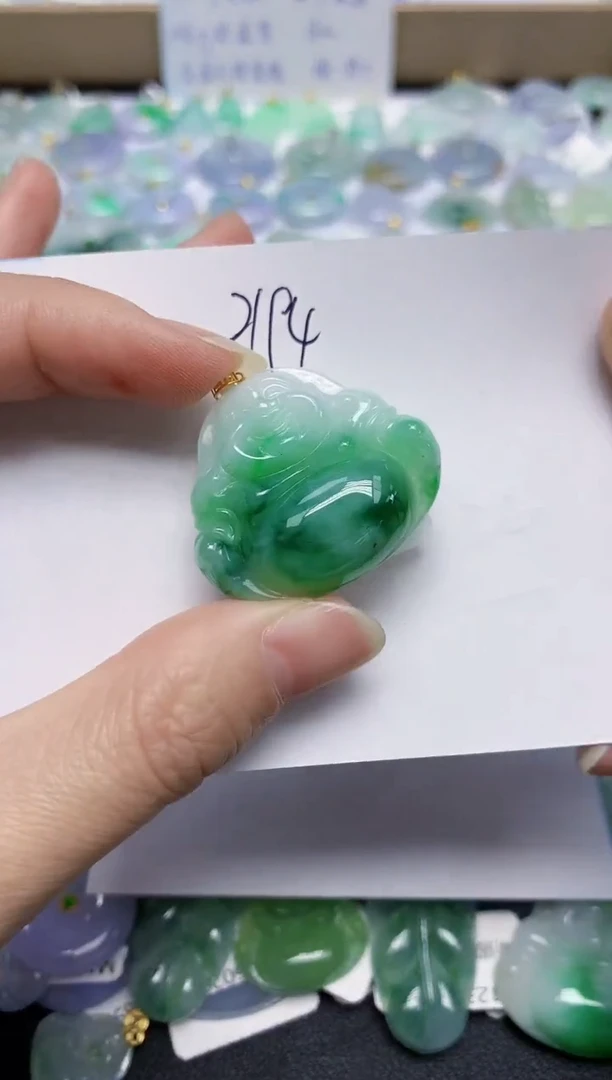翡翠18K金镶嵌颈饰11111111111