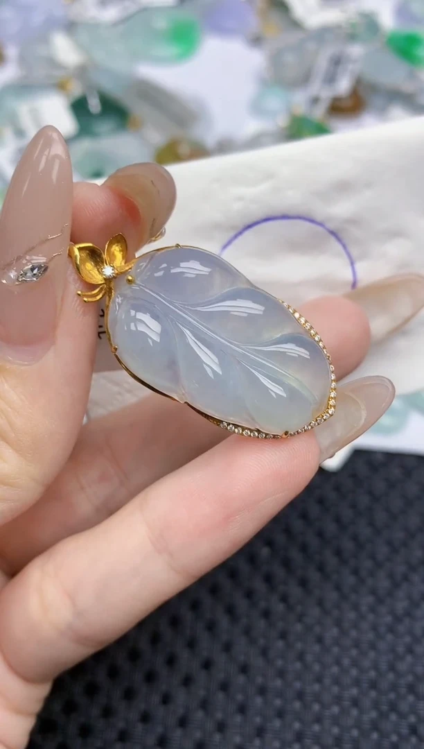 颈饰18K金镶嵌翡翠   天然翡翠A货  百元以上9米证书费自理