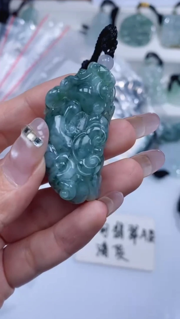 颈饰未镶嵌翡翠吊坠