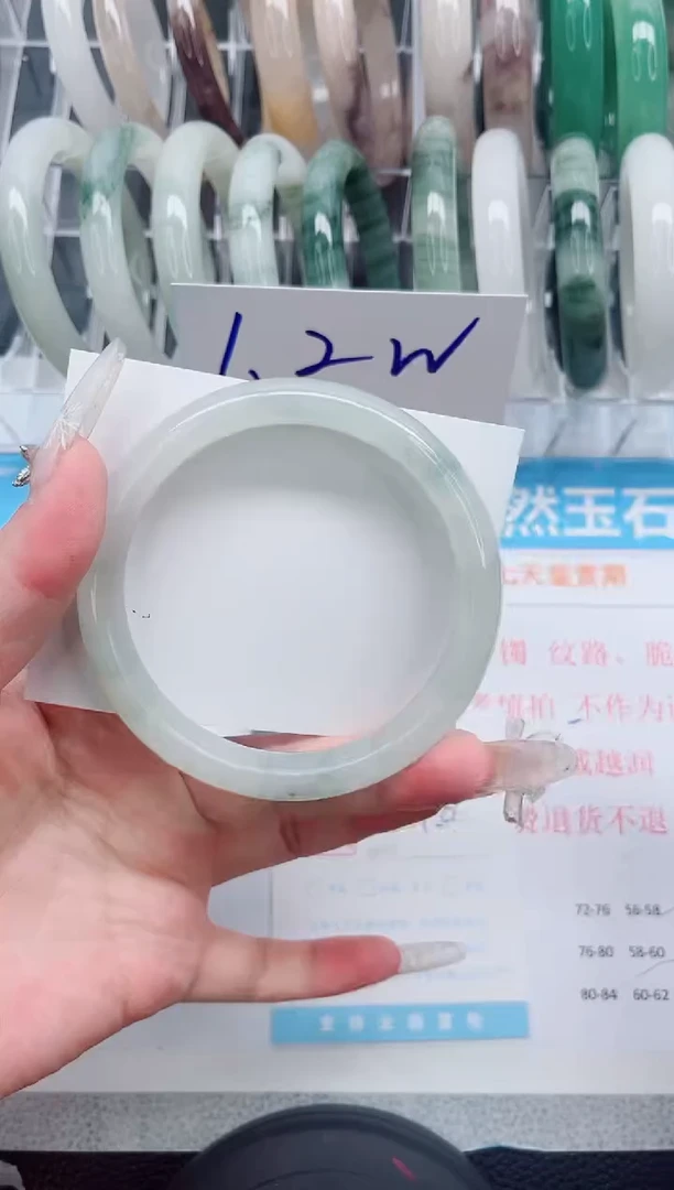 【闪购商品】石英质玉手镯未镶嵌A110-64.8