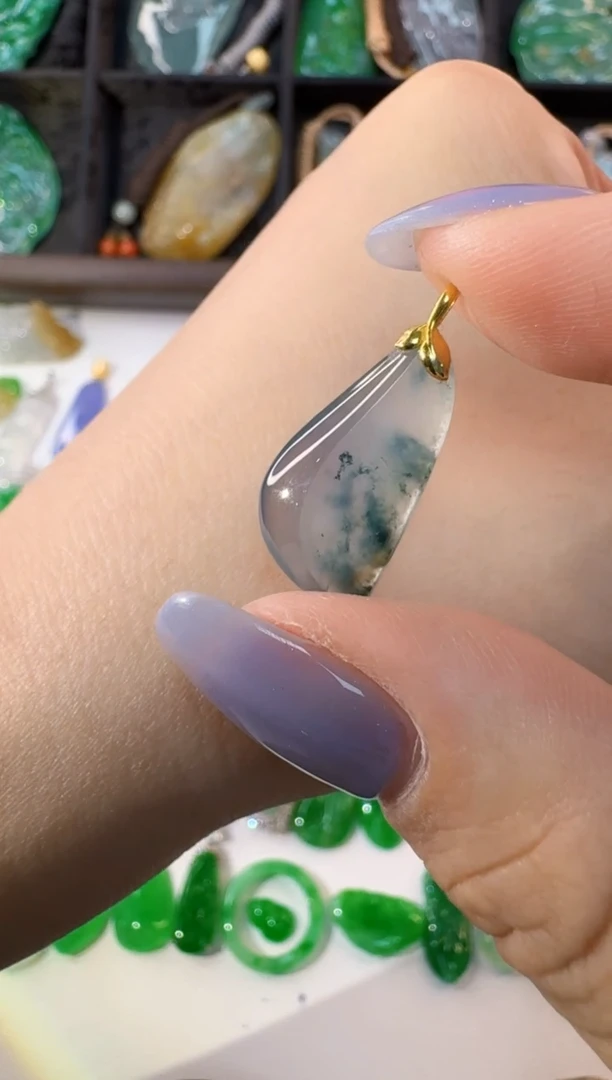 颈饰18K金镶嵌翡翠缅甸A货翡翠