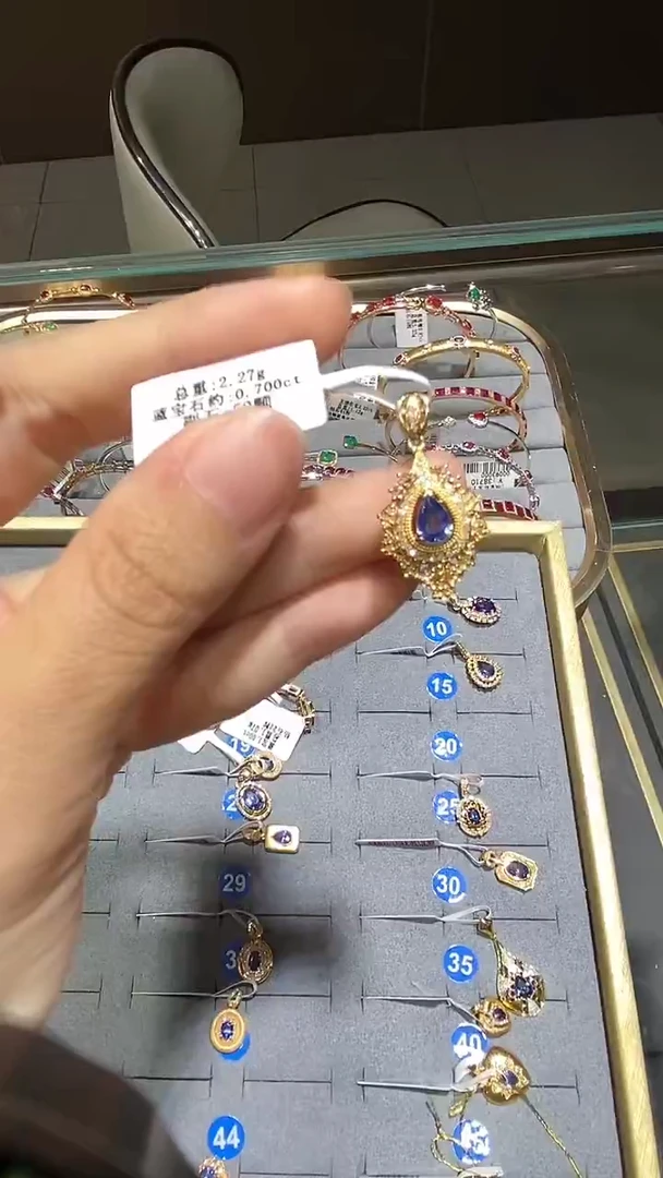 吊坠(不含链)蓝宝石18K金镶嵌