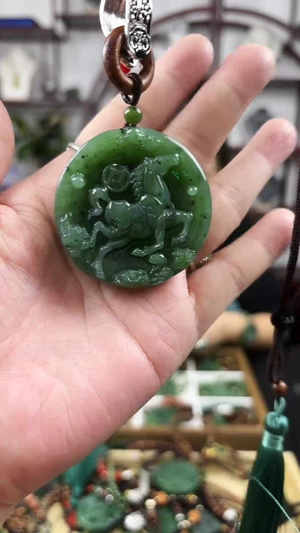 颈饰未镶嵌和田玉马