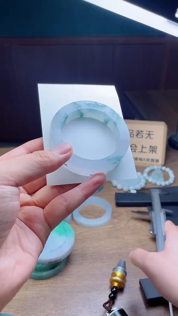 定制翡翠手镯未镶嵌定制