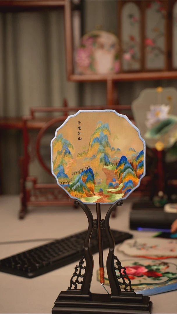 扇子苏绣作品手工团扇