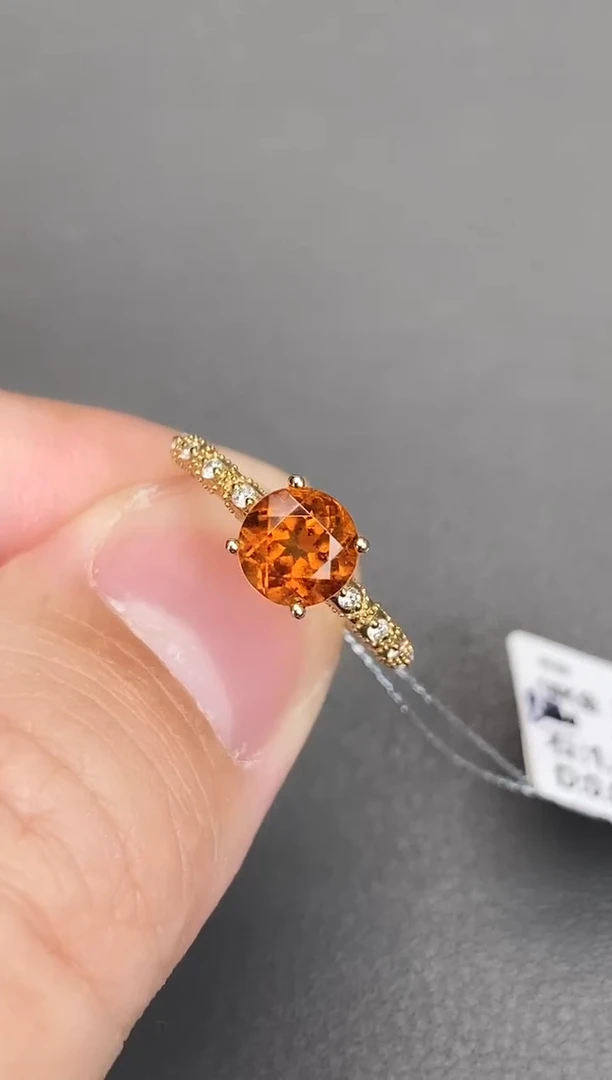 18K金镶嵌戒指石榴石（芬达石）1.0以上/多样性发货