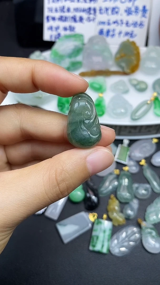 颈饰未镶嵌翡翠吊坠