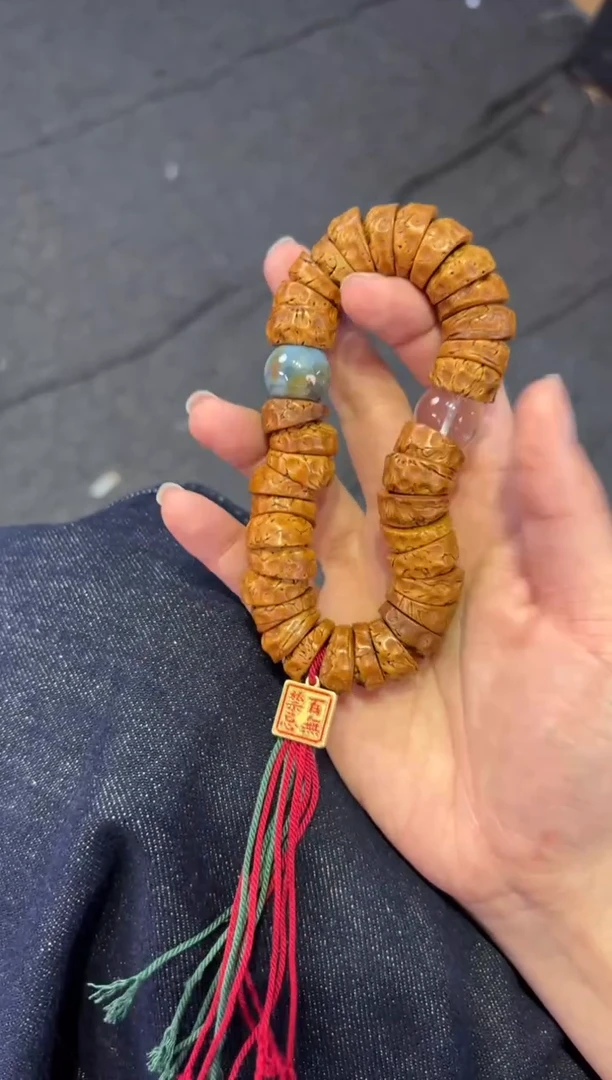 【闪购商品】水晶手链未镶嵌白水晶桃核无相大肠手持