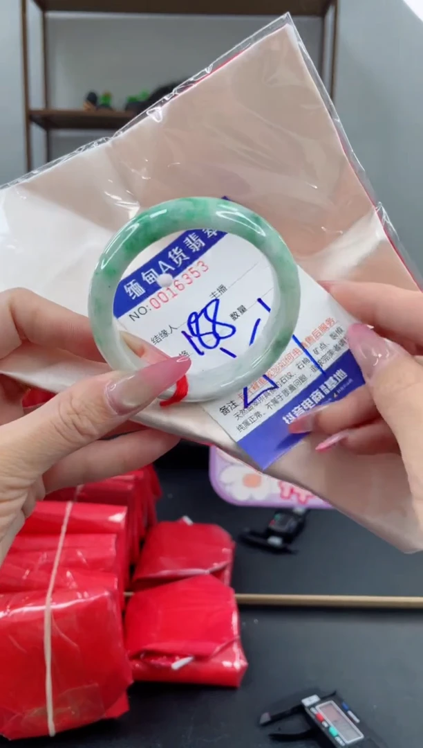未镶嵌手镯翡翠188.00