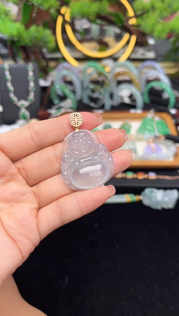 颈饰18K金镶嵌翡翠吊坠