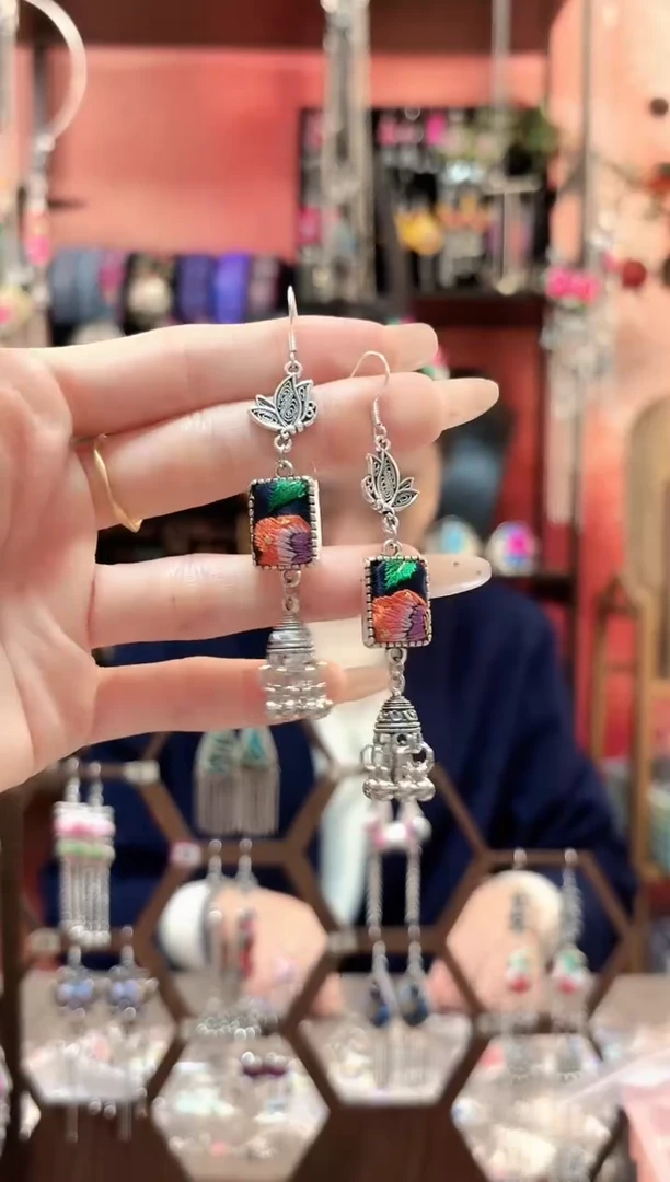 织绣云织谣民族风精美饰品   486