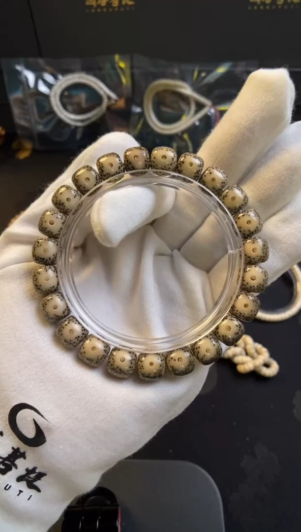 手串星月菩提10*9正月石玉同枝黄金瞳