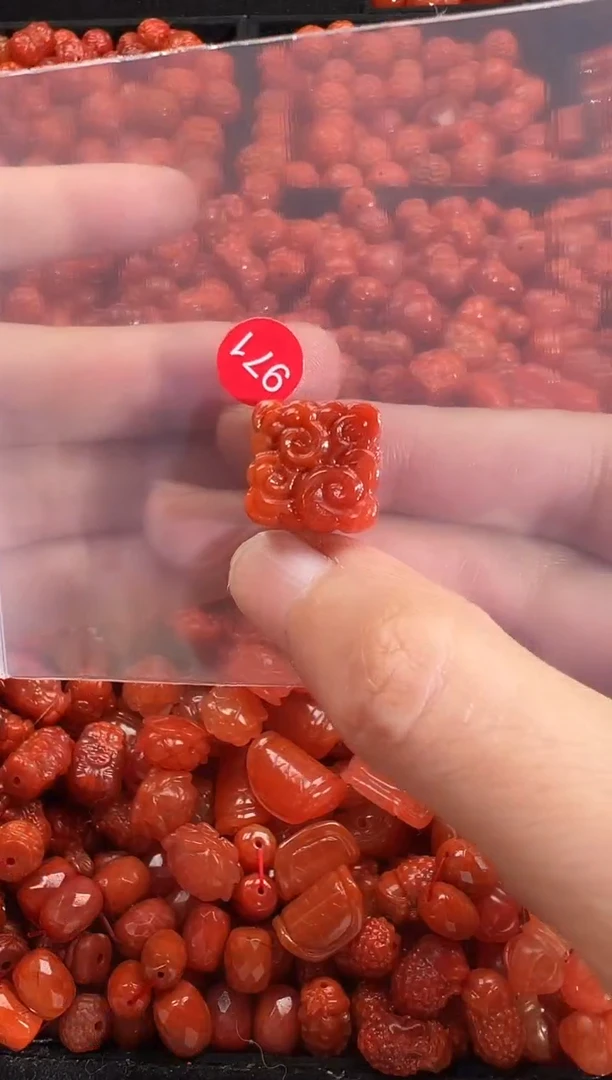 颈饰未镶嵌南红玛瑙1