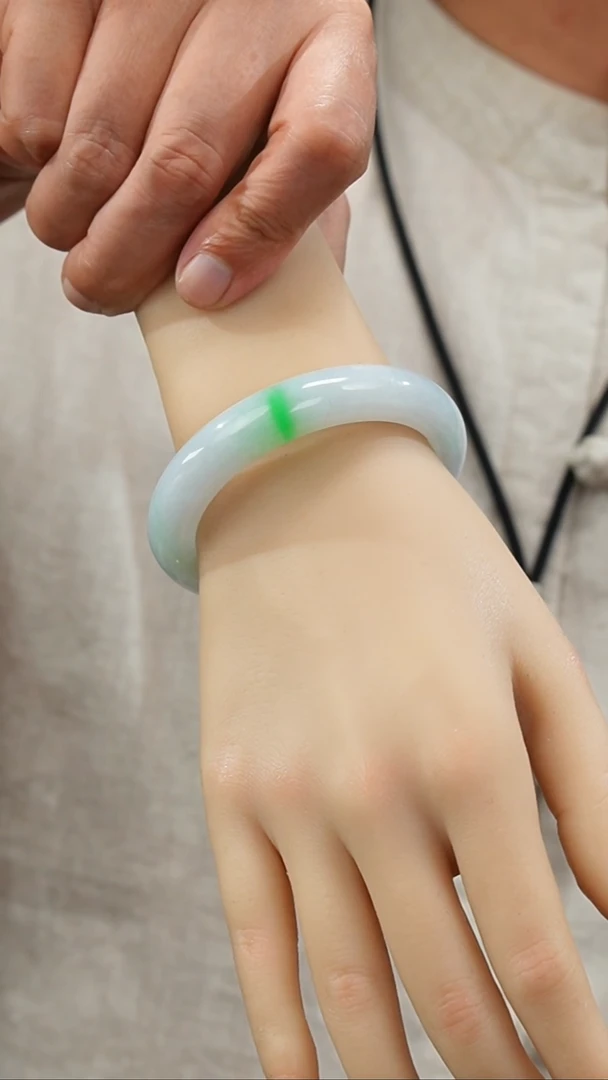 翡翠手镯未镶嵌551·