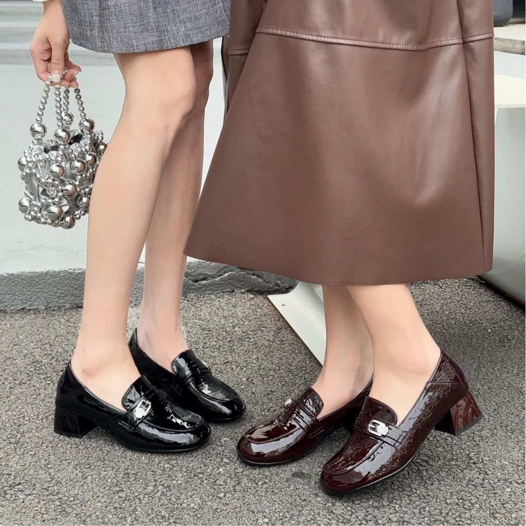 2555 大码女鞋秋季新款英伦风百搭圆头黑色中跟真皮乐福鞋单鞋女