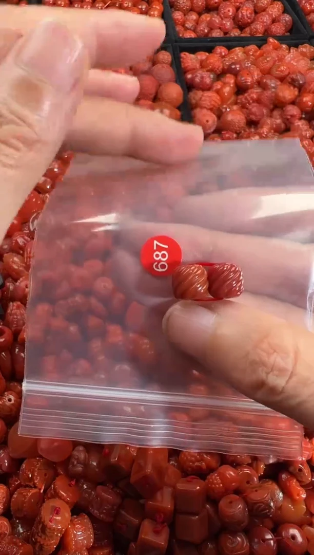 南红玛瑙未镶嵌颈饰1