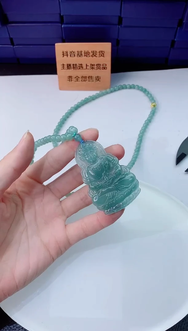 翡翠未镶嵌颈饰1