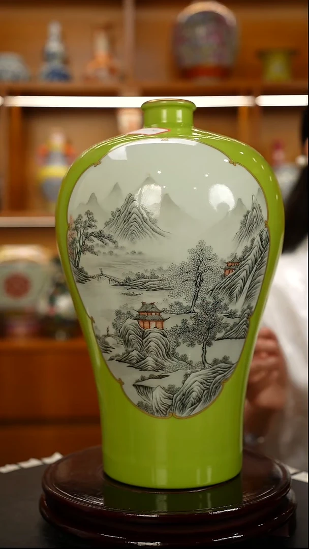 其他嘟**嘟墨彩矾红绿釉开窗梅瓶一只