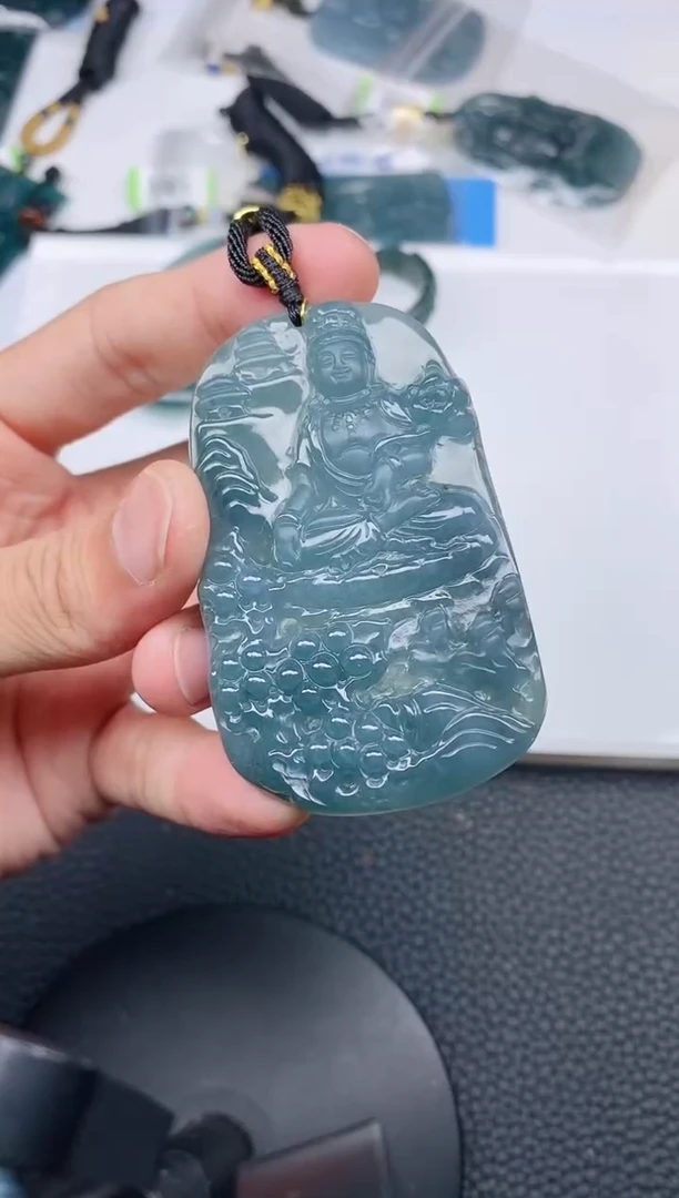 颈饰未镶嵌翡翠