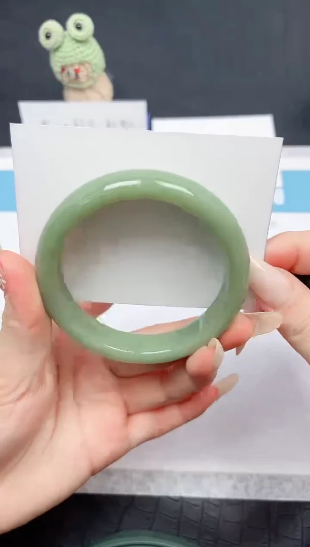 【闪购商品】石英质玉手镯未镶嵌55-60