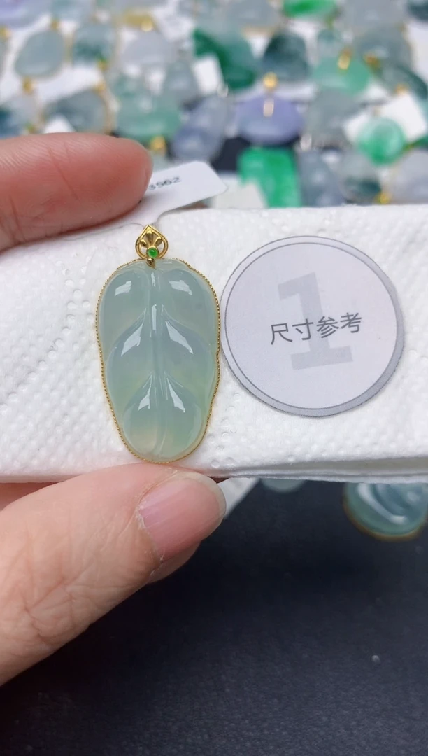 颈饰18K金镶嵌翡翠天然缅甸A货翡翠