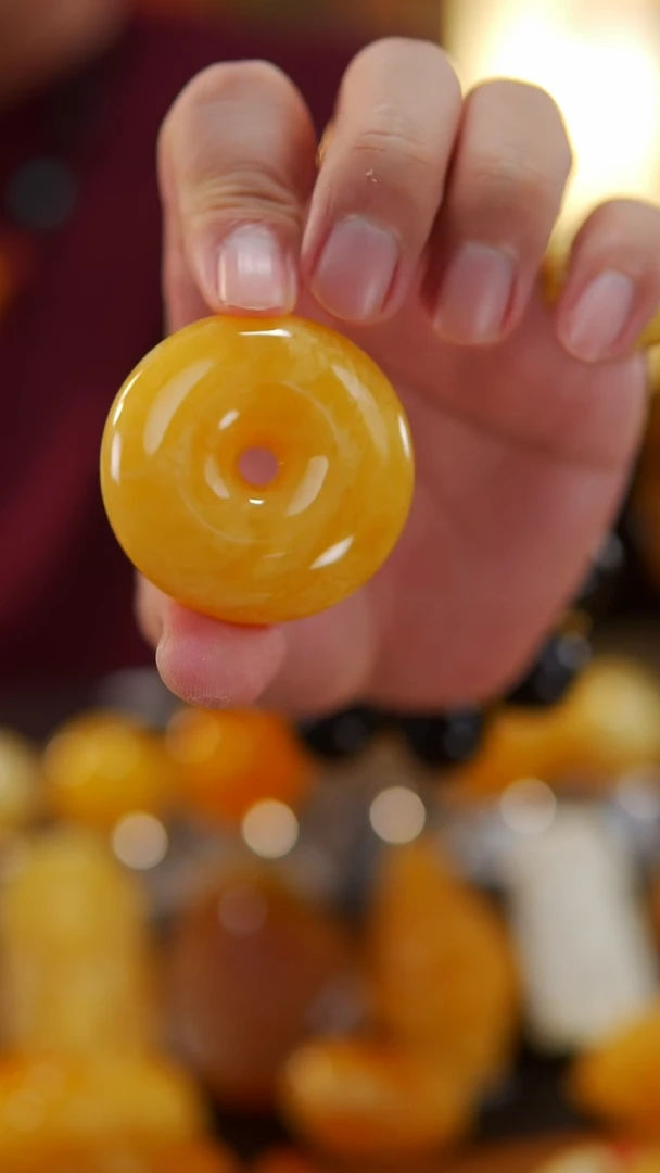 【闪购商品】蜜蜡颈饰未镶嵌33.4焦皮料平安扣