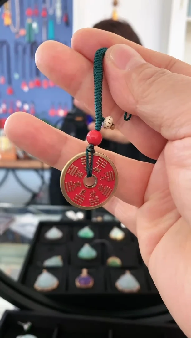 天然辰砂圆牌挂件绿绳